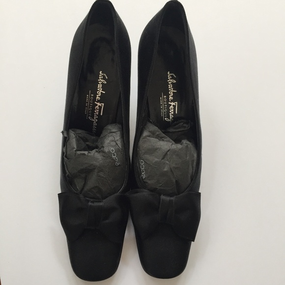 Salvatore Ferragamo Boutique Black Satin Heels - Picture 1 of 5